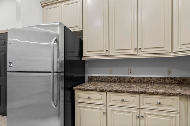 Building Photo - 7400 River Rd