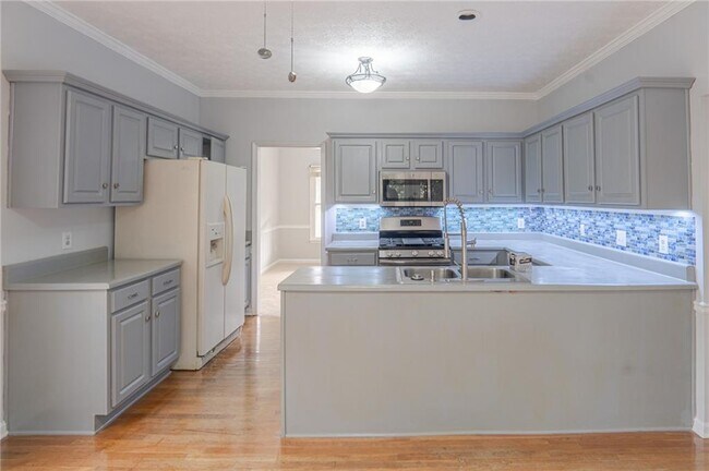 Building Photo - 722 Thornapple Trail SW