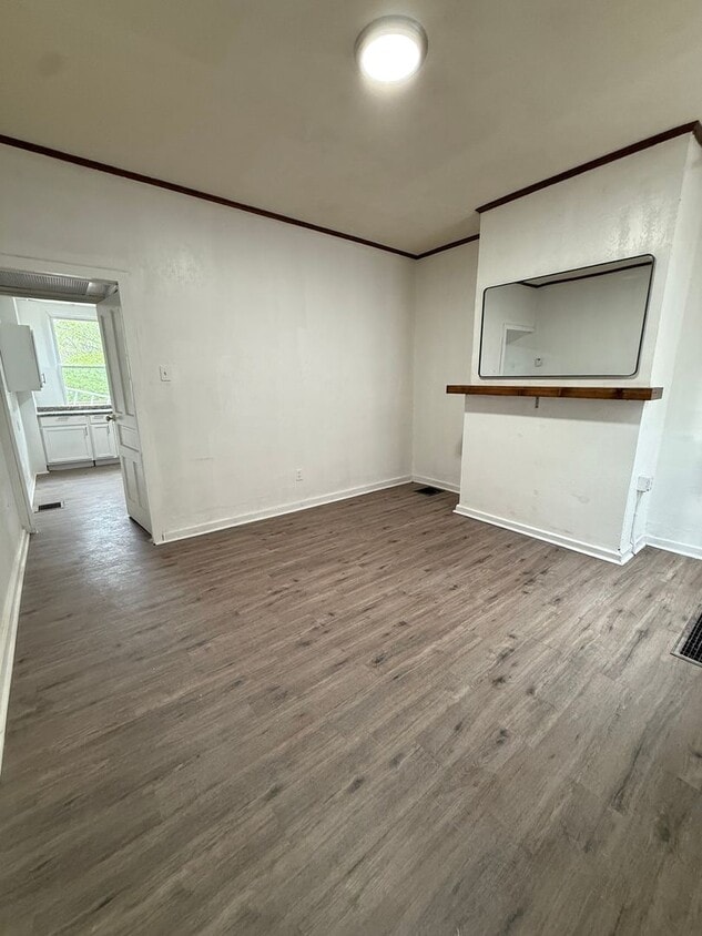 Brighton Heights 2-Bedroom Townhome – Quiet Living with Easy Downtown Access - Brighton Heights 2-Bedroom Townhome – Quiet Living with Easy Downtown Access