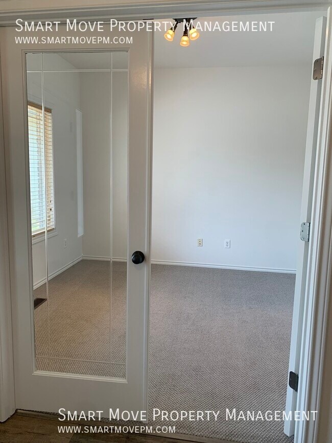 Building Photo - Gorgeous 4 bed, 2 story home near Settlers...