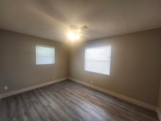 Building Photo - 4972 SW 93rd Ave
