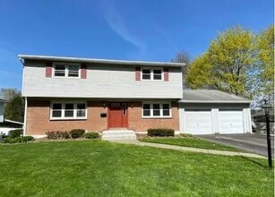 Building Photo - 1009 Beechwood Ln