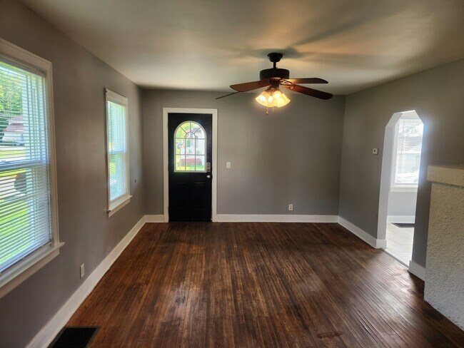 Building Photo - Beautiful 3 Bedroom/1 Bath Home in Lancaster