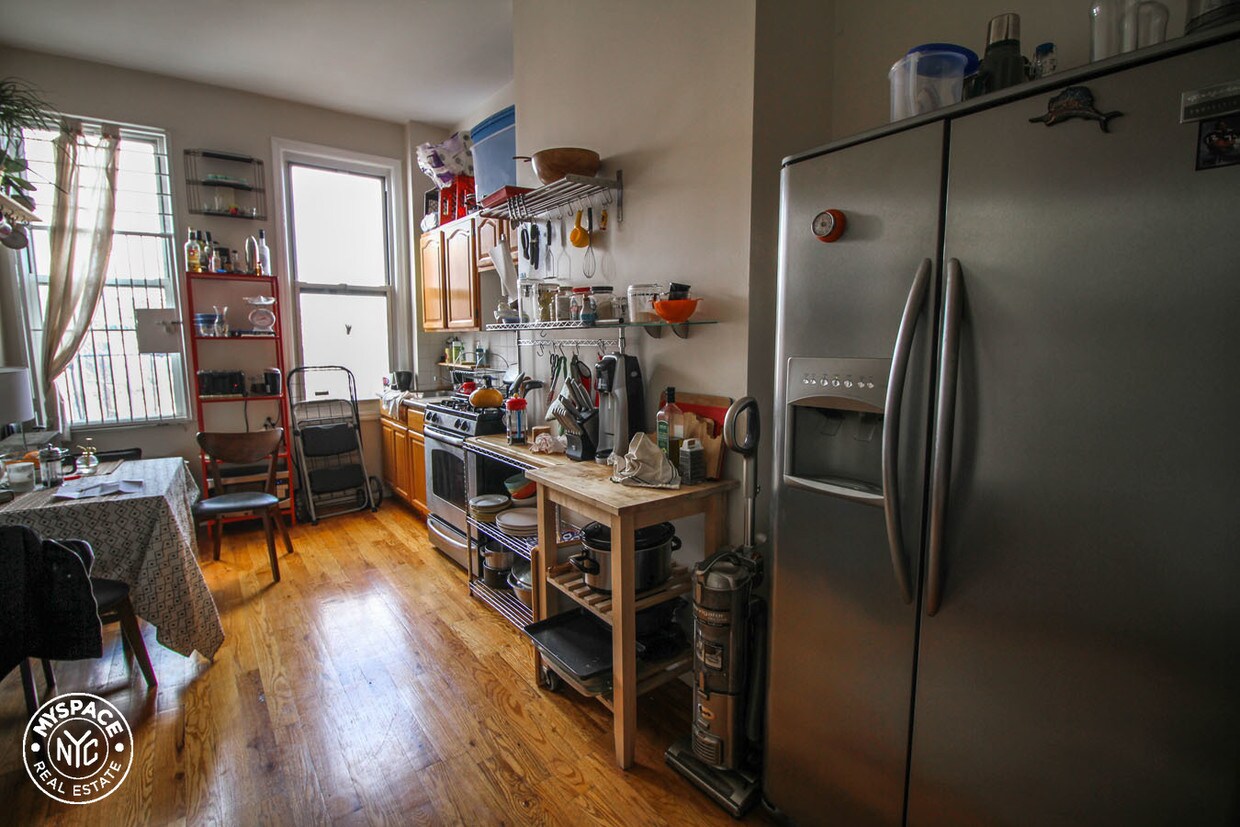 Primary Photo - 175 Troutman St