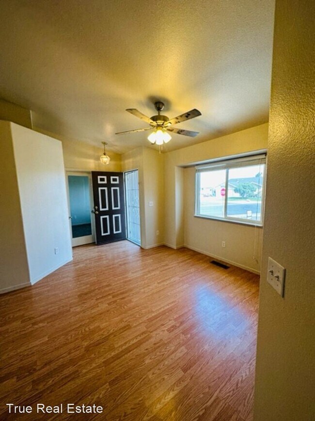 Building Photo - 3 br, 2 bath House - 235 Emigrant Way