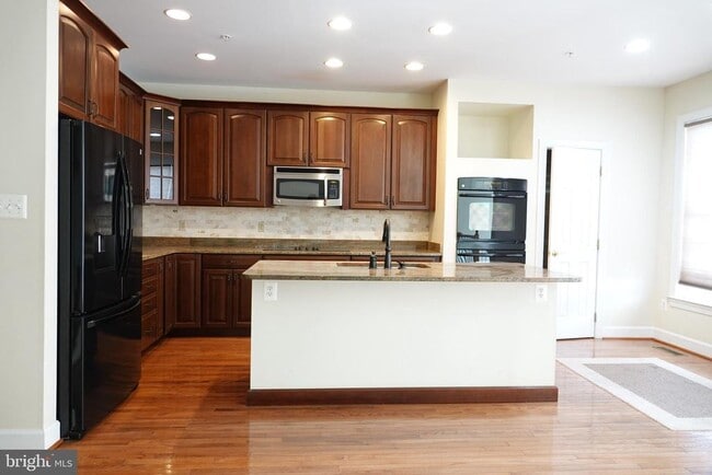 Building Photo - 1112 Pleasant Dr