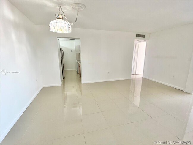 Foto del edificio - 750 NW 43rd Ave