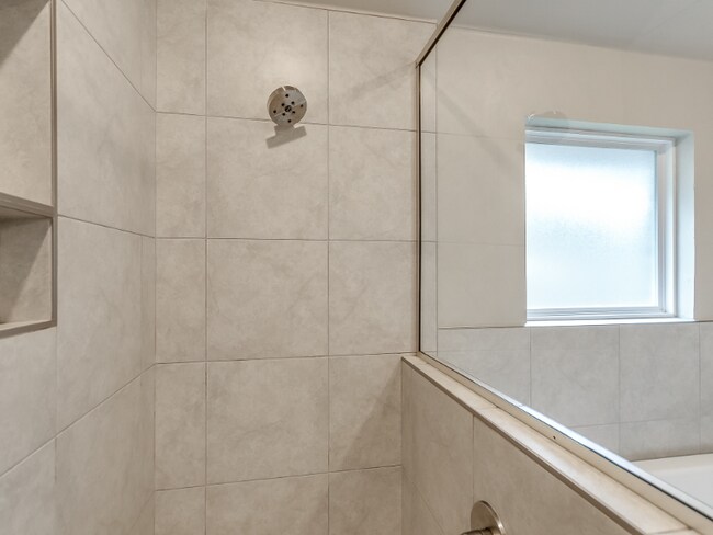 Foto del edificio - 16704 Doyle Dr