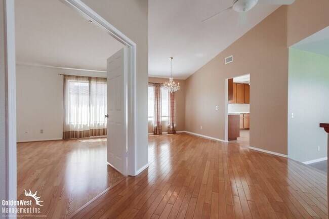 Foto del edificio - Lovely 3Bdm 2Ba Patio Home Located in the ...
