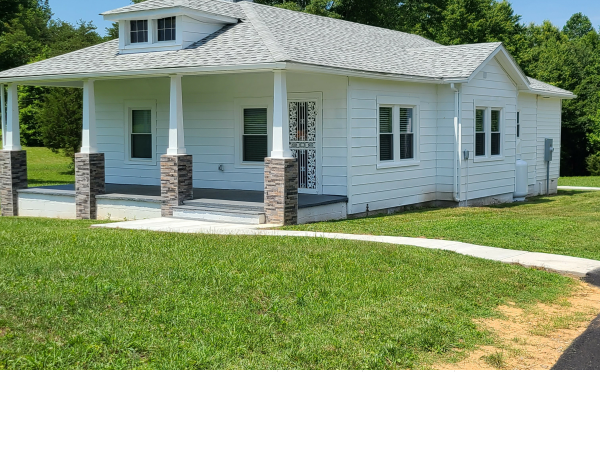 Primary Photo - Country Living 3 Bed 2 Bath