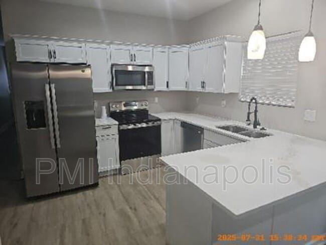 Building Photo - 640 N Parker Ave