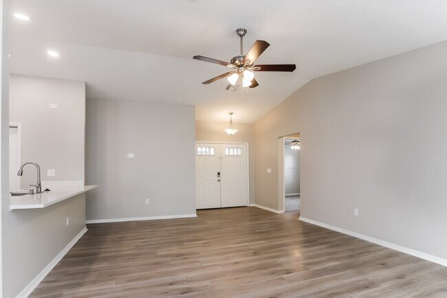 Foto del edificio - 12873 Pineway Dr