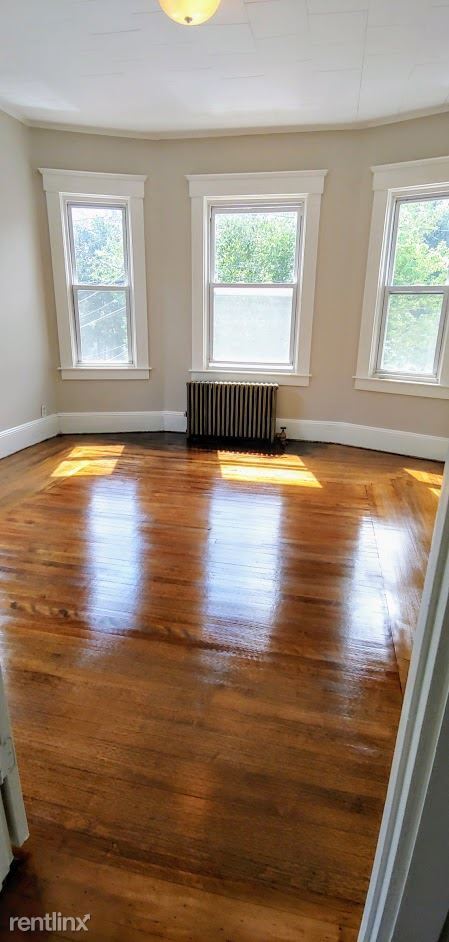 Building Photo - 3 br, 1 bath Apartment - 48 Richmond St #2
