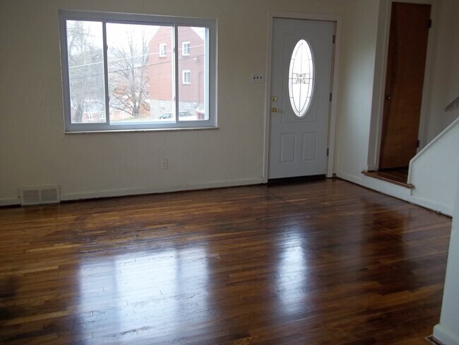 Sala de estar - 416 Jacobson Dr