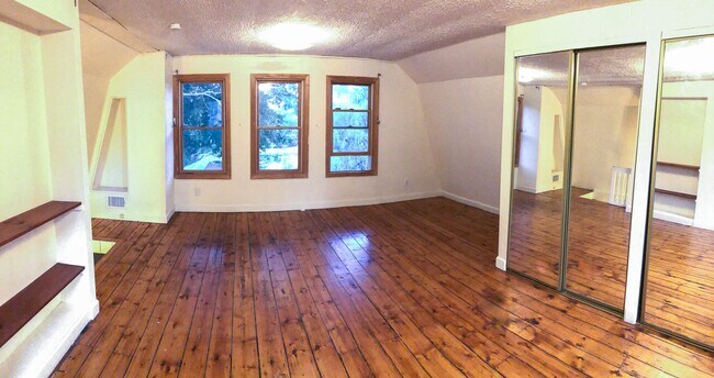 Foto del edificio - Adorable Private Lakefront 1 bed, 1 bath C...