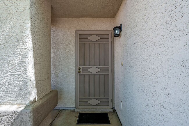 Building Photo - Warm Desert Living in La Cholla Ridge – 3 ...