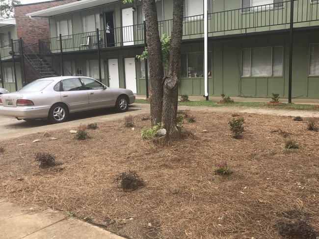 Building Photo - Harrison Court Apartments