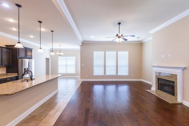 Foto del edificio - BEAUTIFUL RENTAL IN GATED COMMUNITY!