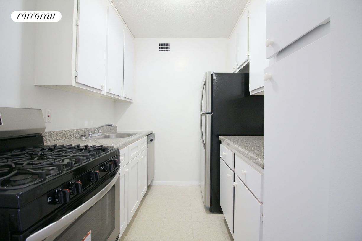 Primary Photo - 401 2nd Ave