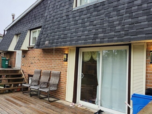 Photo du bâtiment - Spacious Basement Apartment (2 Bed, 1 Bath...