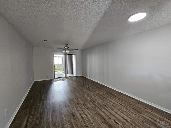 Foto del edificio - 1275 College Pkwy