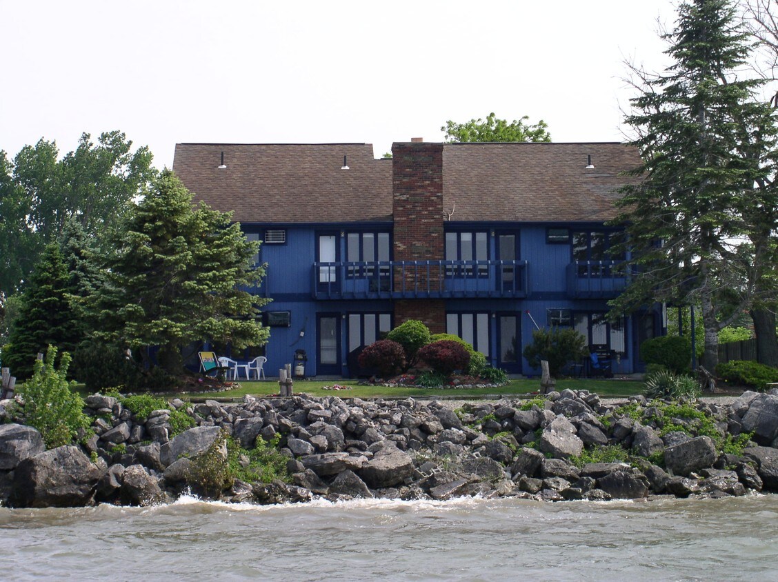Foto principal - 530 NW Lake Pine Dr
