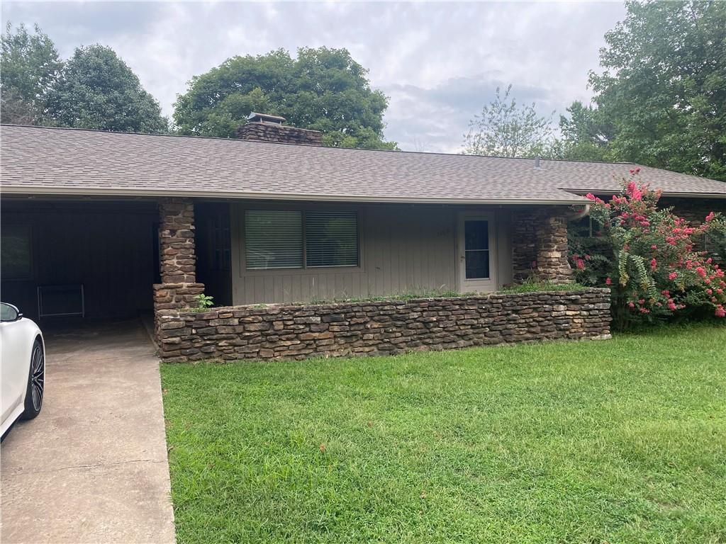 1308 Crestwood Dr, Fayetteville, AR 72701 House Rental in