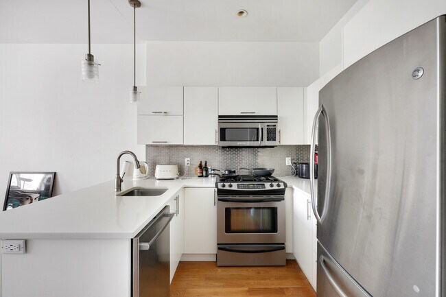 Building Photo - 582 Marcy Ave