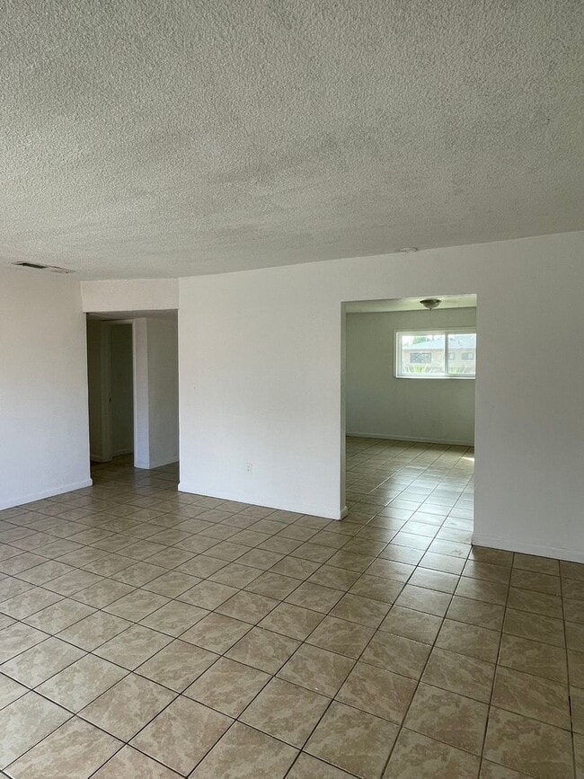 Foto del edificio - Charming 3-Bedroom, 2-Bath Home – Availabl...