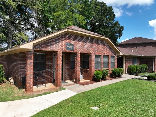 Building Photo - Summer Courtyard Apartments