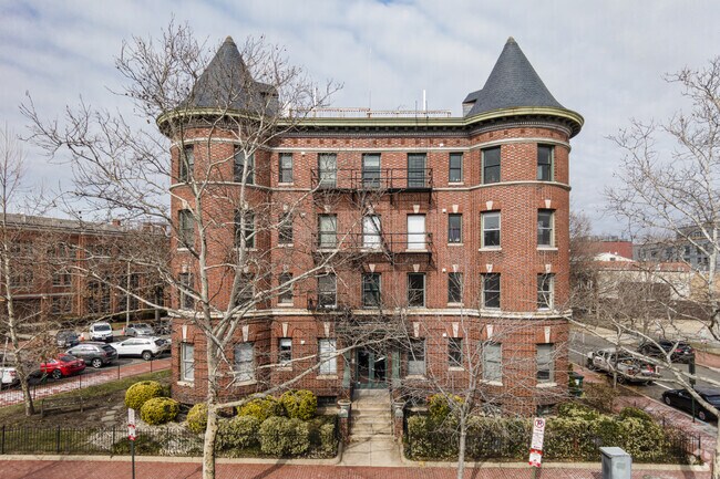 Building Photo - The Leumass Apartments