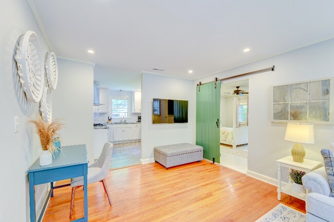 Building Photo - 5008 Converse St