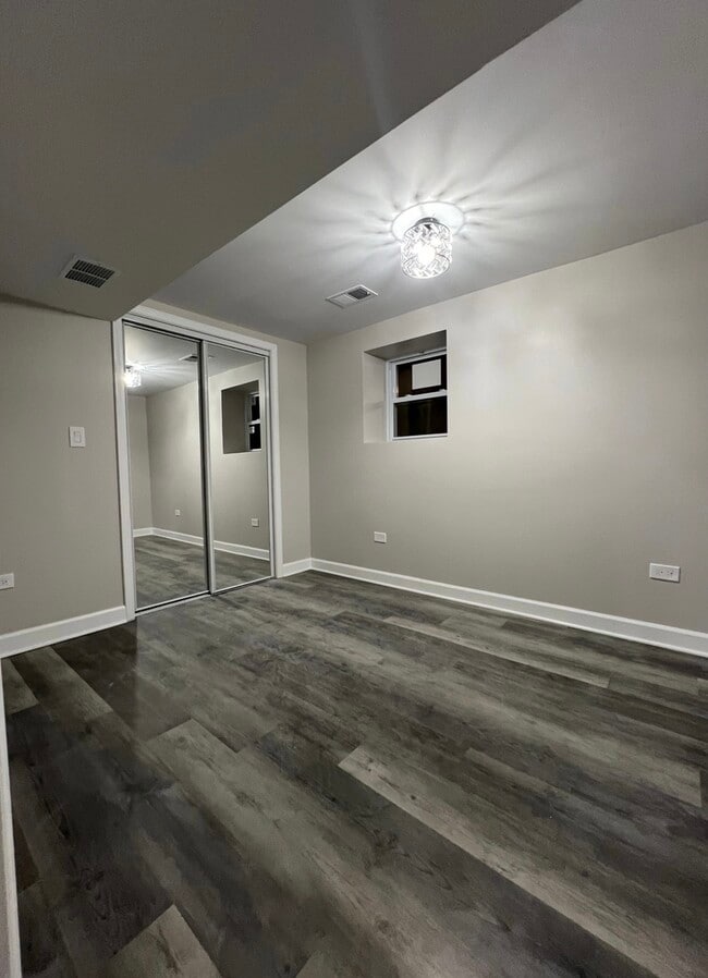 Foto del edificio - 1355 S Springfield Ave