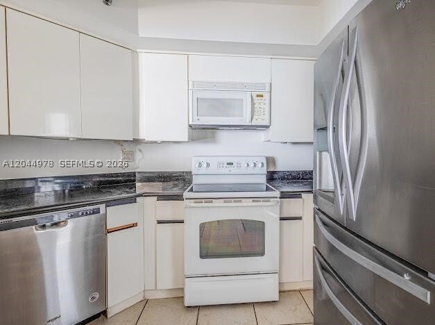 Building Photo - 6767 Collins Ave
