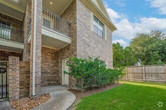 Building Photo - 2865 Westhollow Dr