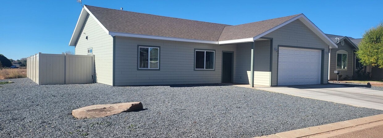 Foto principal - 3 bed/2 bath House with private Hot Tub