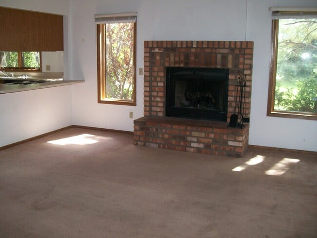 Building Photo - Beautiful Country Club