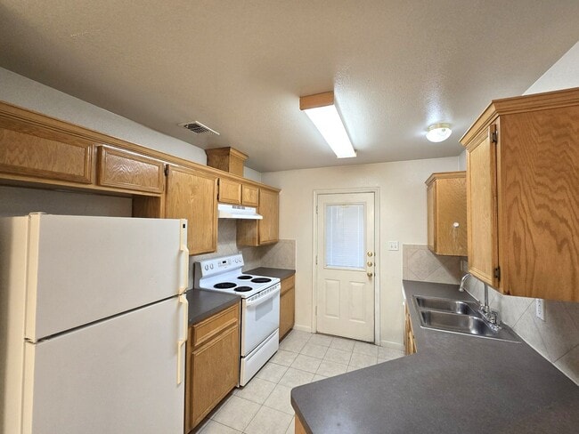 Building Photo - 1411 Nicholas Cir