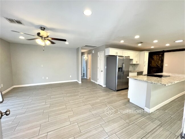 Building Photo - 8708 E Palm Ln