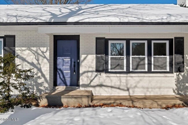 Building Photo - 257 W Circular St