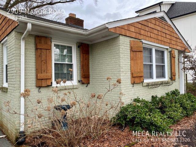 Photo - 2909 Manor Rd House