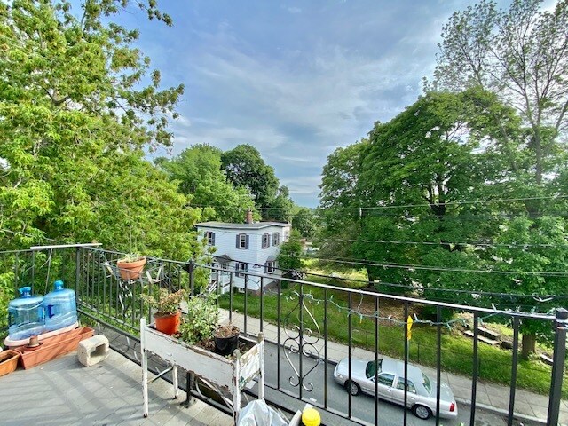 Primary Photo - 62 Williams St