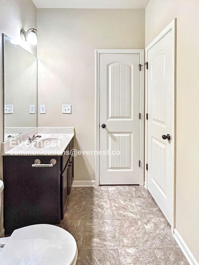 Building Photo - 350 Adverstone Ct