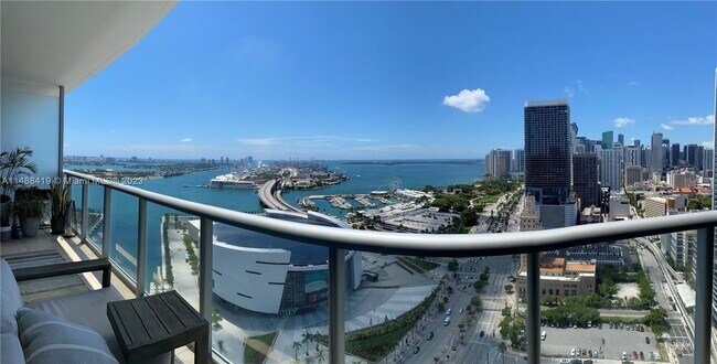 Foto del edificio - 888 Biscayne Blvd