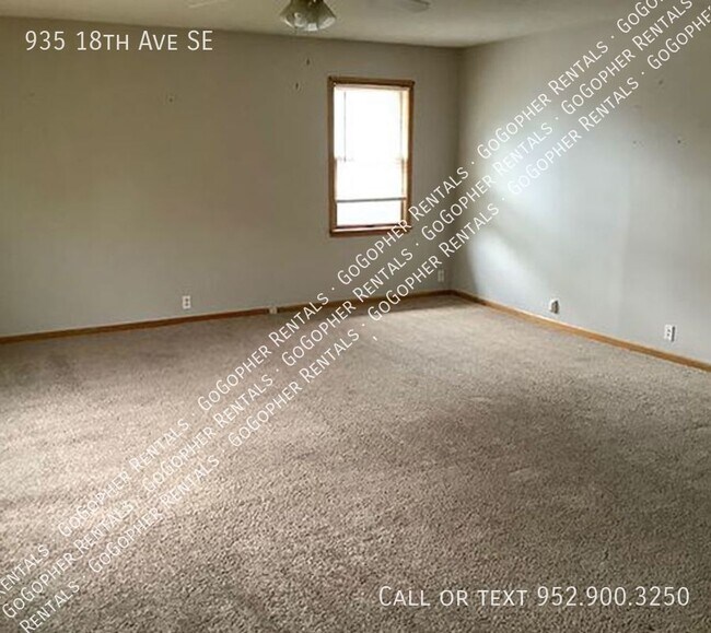 Building Photo - Affordable six bedroom house close to U of...