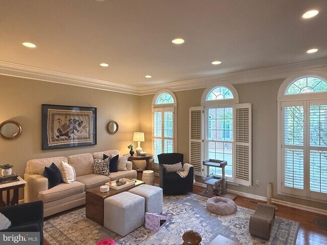 Foto del edificio - 5023 Waple Ln