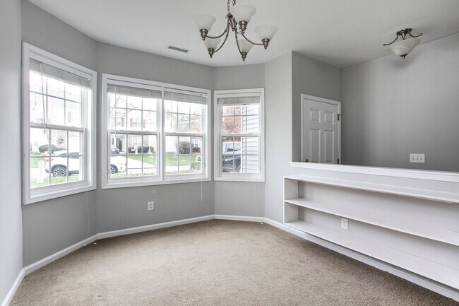 Foto del edificio - Spacious 3 Bedroom With Large Backyard Near Brier Creek and RTP!