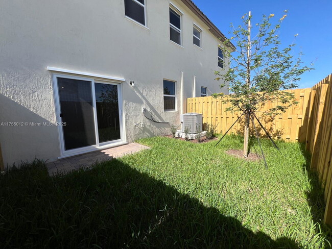 Foto del edificio - 2405 SE 28th St