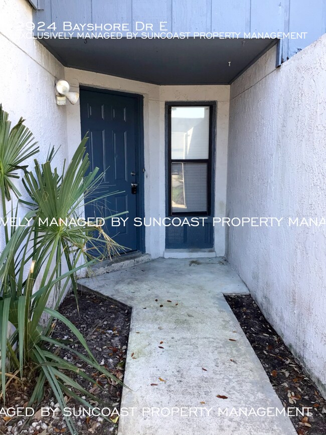 2924 Bayshore Dr E, Jacksonville, FL 32233 House Rental in