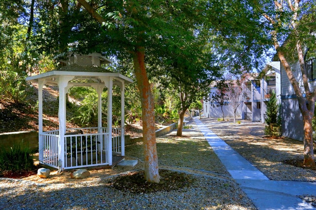  - Lakeridge Apartments